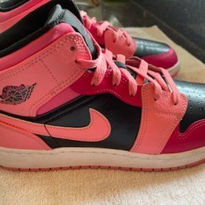 Jordan 1 mid coral chalk YOUTH